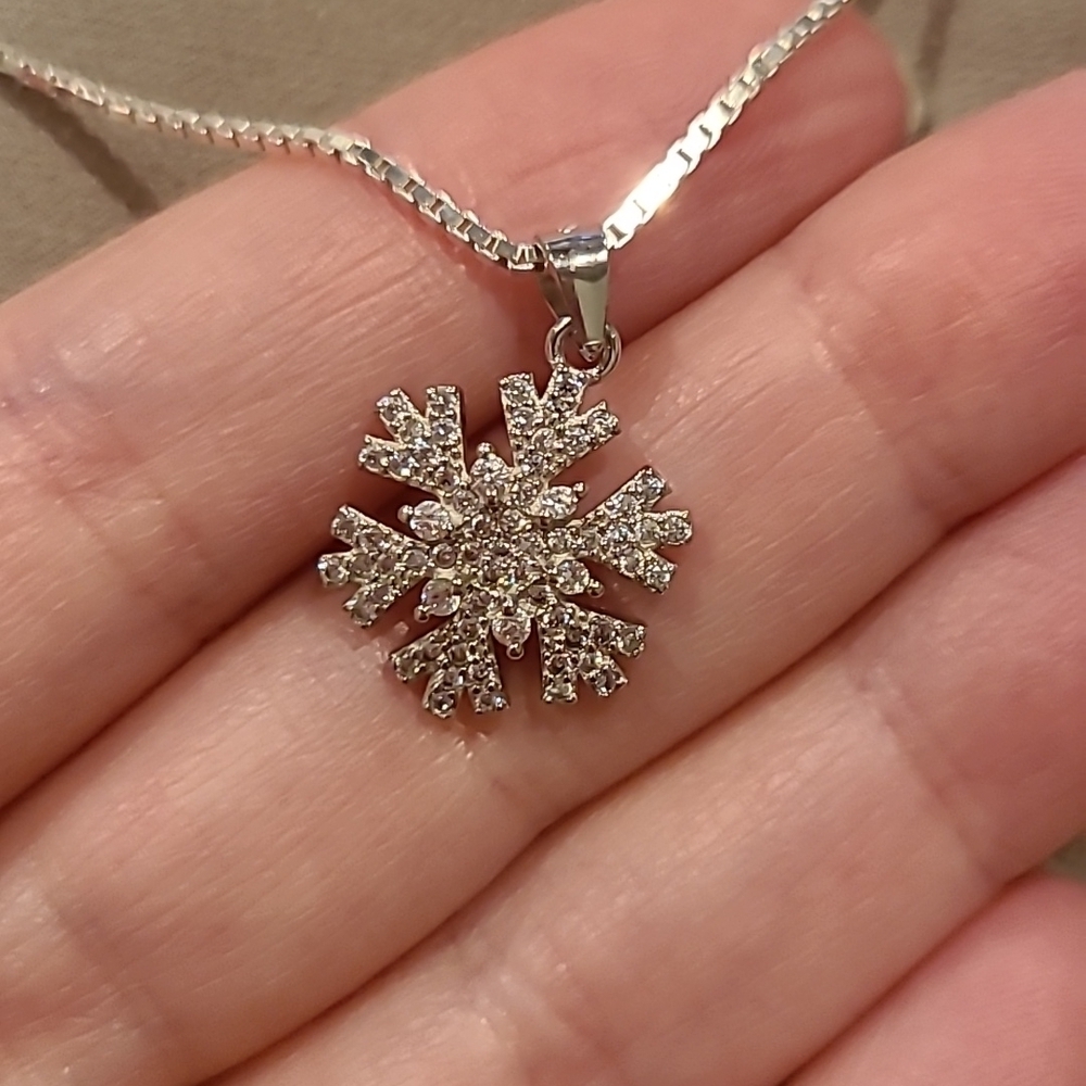 Sparkly snowflake necklace cubic zirconia sterling silver box chain
